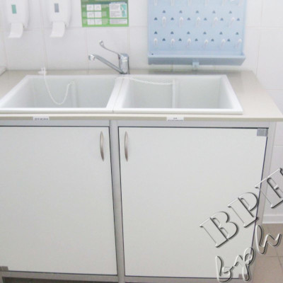 Столы-мойки лабораторные