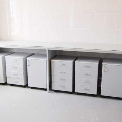 Тумбочки лабораторные