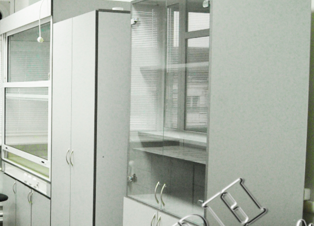 Шкафы лабораторные