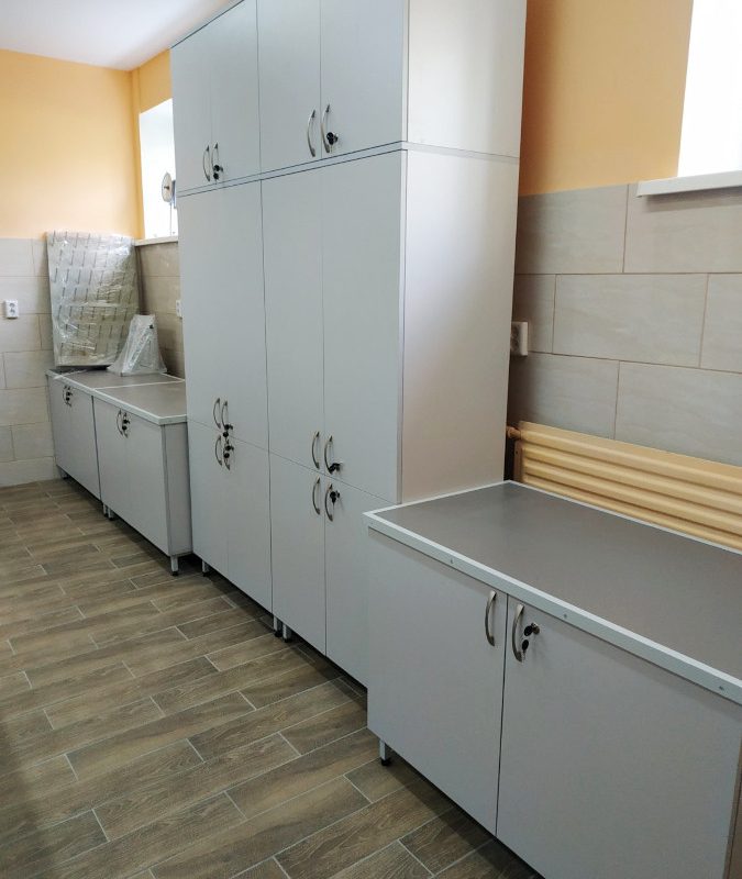 Шкафы лабораторные универсальные для приборов